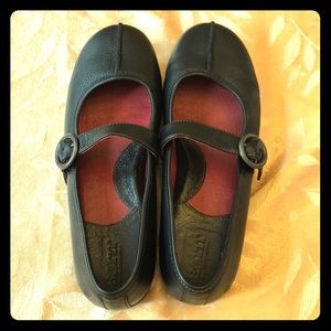 Born leather split toe Mary Jane shoes